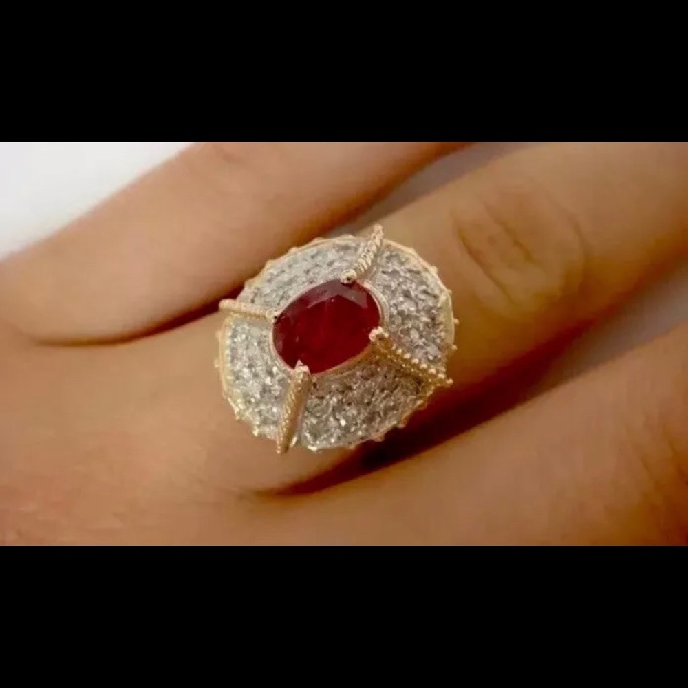 Gorgeous ruby and diamond ring! Size 5